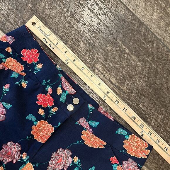 Chico's Women's Secret Stretch Crop Pants Floral Navy Size 2 - Picture 6 of 7
